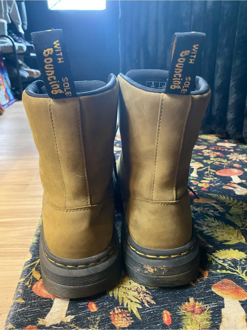 Dr. Martens Men's Tan/Brown Leather Lace-Up Boots